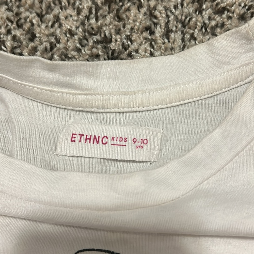 Shirt🤍 - Picture 3 of 4